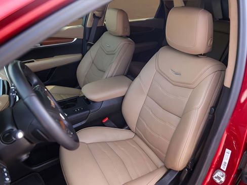 Used 2019 Cadillac XT5 Platinum AWD/4WD image 4