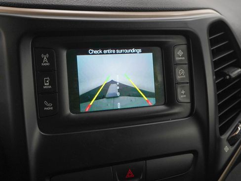 Used 2015 Jeep Cherokee Latitude AWD/4WD image 21
