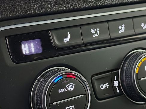 Used 2021 Volkswagen Atlas Cross Sport SE image 23