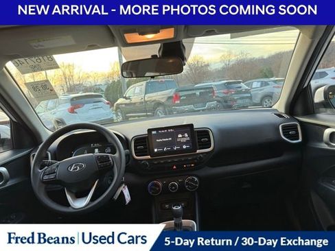 Certified 2024 Hyundai Venue SE image 12