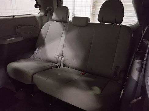 Used 2016 Toyota Sienna XLE image 14