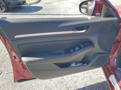 New 2025 Nissan Altima 2.5 SL image 8