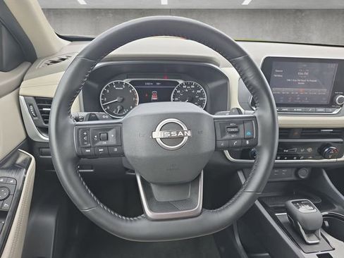 Used 2025 Nissan Rogue SV FWD image 21