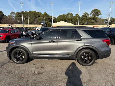 Used 2023 Ford Explorer XLT w/ Equipment Group 202A image 8