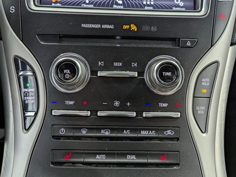 Used 2019 Lincoln Nautilus Premier AWD/4WD image 19