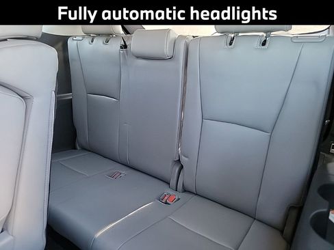 Used 2021 Toyota Highlander XLE image 13