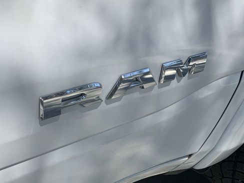 Used 2019 RAM 1500 Laramie image 8