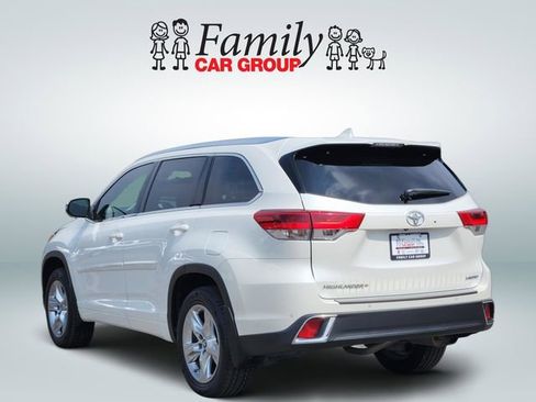 Used 2017 Toyota Highlander Limited FWD image 3