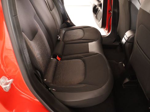 Used 2023 Jeep Renegade Latitude AWD/4WD image 15
