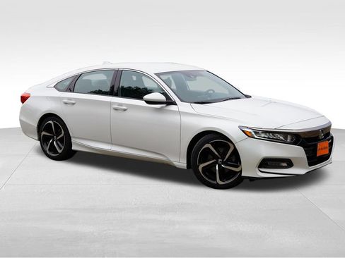 Used 2018 Honda Accord Sport image 2