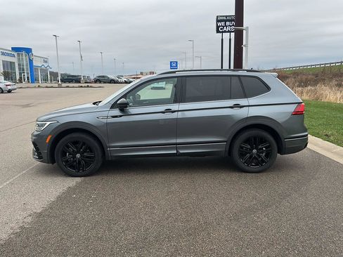 Used 2022 Volkswagen Tiguan SE R-Line image 6