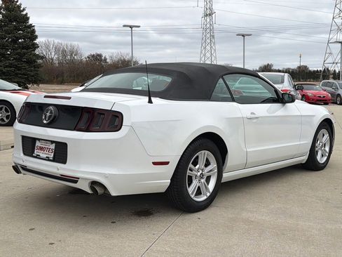 Used 2014 Ford Mustang Convertible image 5