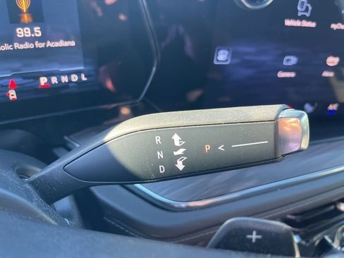 Used 2025 Chevrolet Suburban Z71 w/ Comfort Package image 22