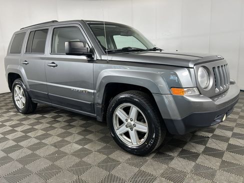 Used 2012 Jeep Patriot Latitude w/ Sun/Sound Group AWD/4WD image 5