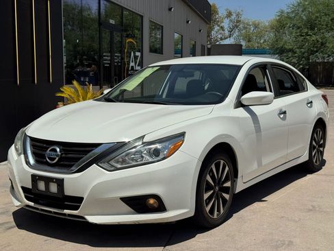 Used 2018 Nissan Altima 2.5 SV FWD image 2