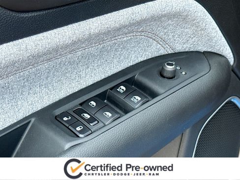 Used 2024 Jeep Compass Latitude AWD/4WD image 8