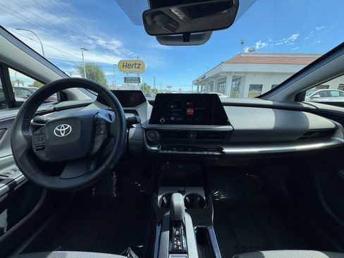 Used 2025 Toyota Prius LE image 31