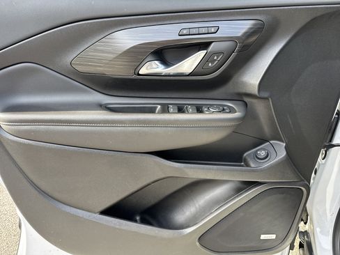 Used 2022 GMC Terrain SLT w/ Infotainment Package II image 14