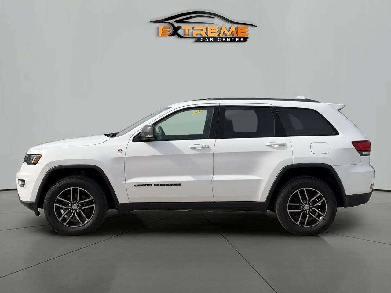 Used 2018 Jeep Grand Cherokee Trailhawk AWD/4WD image 3