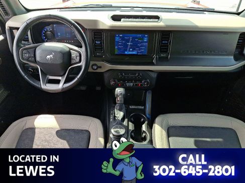 Used 2023 Ford Bronco Wildtrak image 15