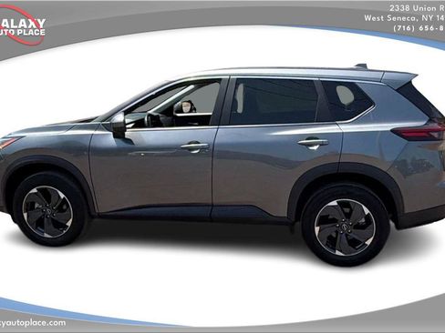 Used 2025 Nissan Rogue SV AWD/4WD image 8