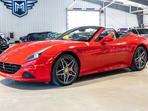 Used 2015 Ferrari California T RWD image 2