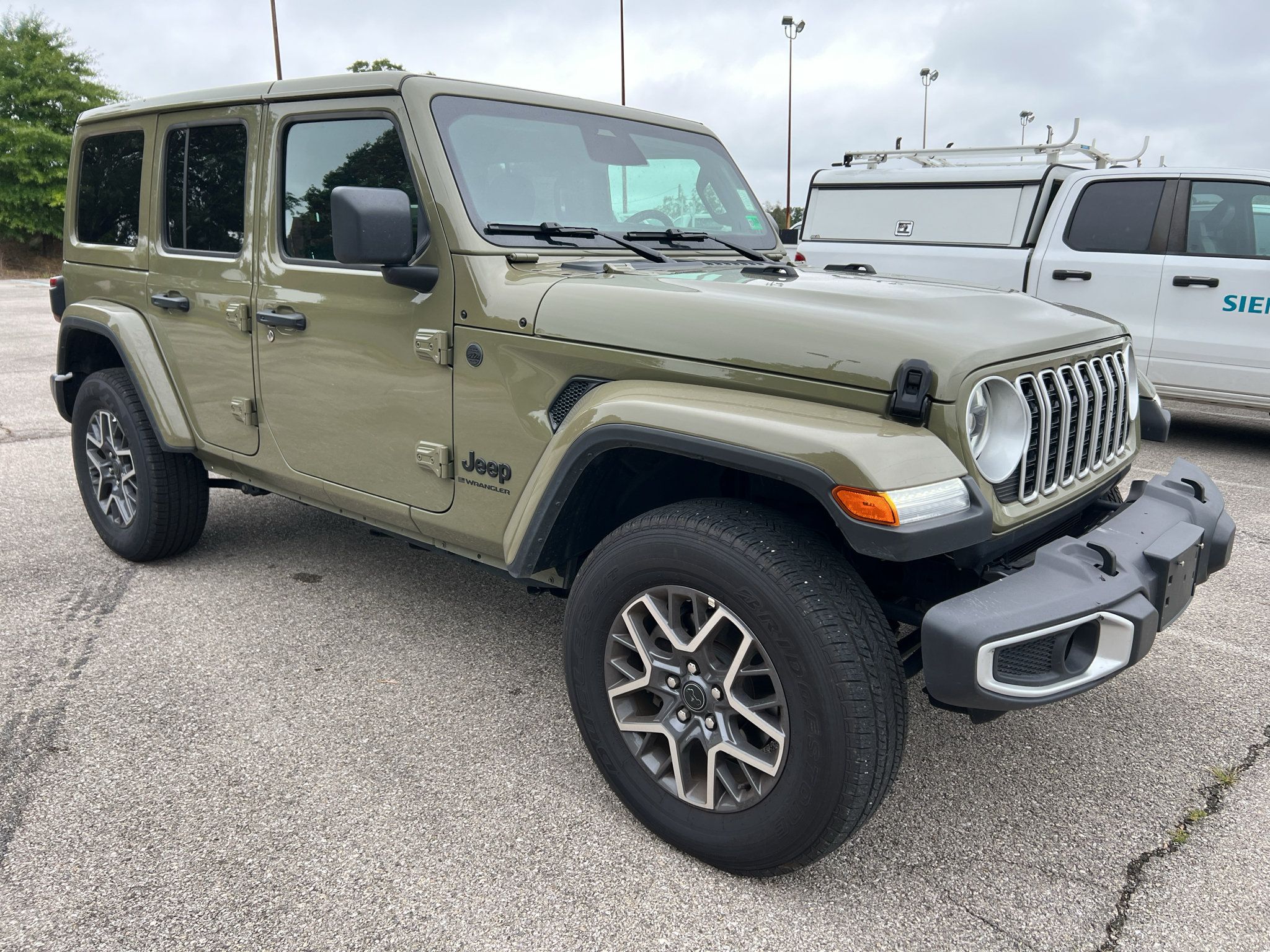 Used 2026 Jeep Wrangler Unlimited Sahara AWD/4WD image 1