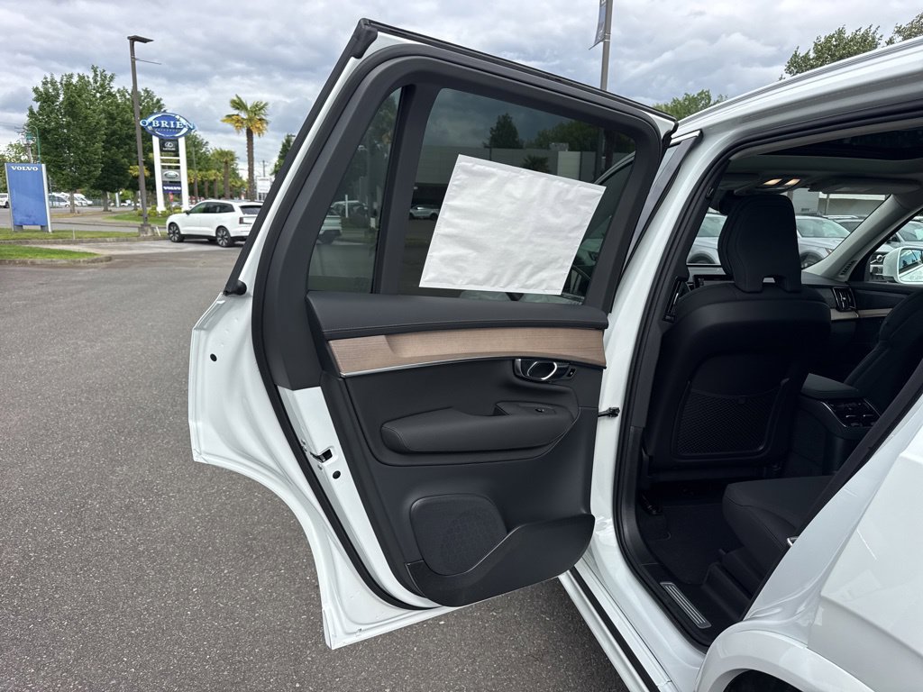 New 2026 Volvo XC90 T8 Plus w/ Protection Package AWD/4WD image 15