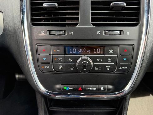 Used 2019 Dodge Grand Caravan GT FWD image 18