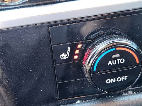 Used 2024 Nissan Pathfinder SV AWD/4WD image 13