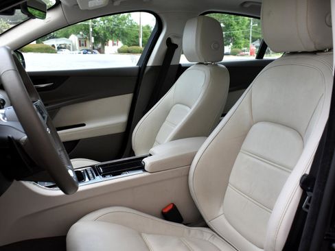 Used 2019 Jaguar XE Prestige image 24