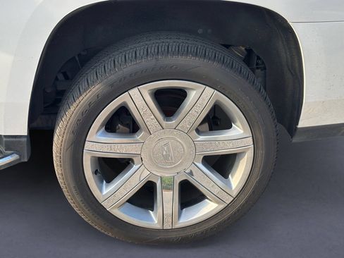 Used 2019 Cadillac Escalade Luxury AWD/4WD image 5