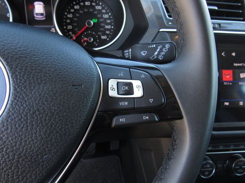 Used 2020 Volkswagen Tiguan SE FWD image 24
