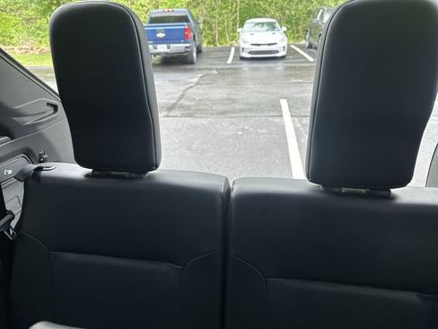 Used 2025 Mitsubishi Outlander AWD image 28