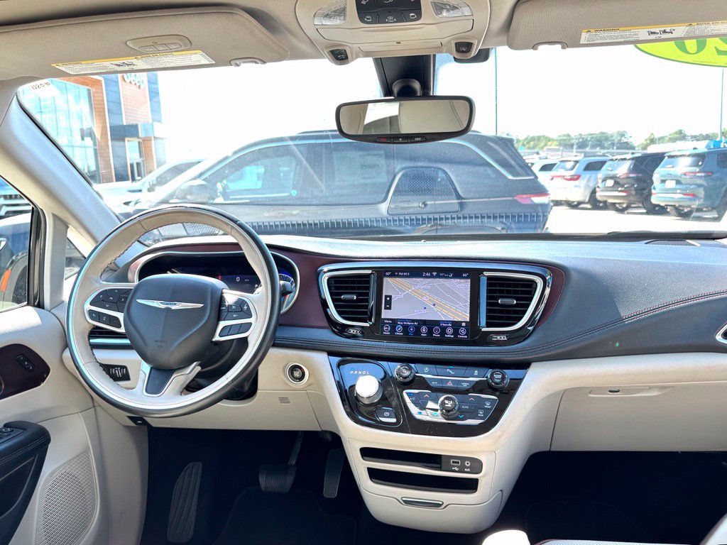 Used 2020 Chrysler Pacifica Limited FWD image 23