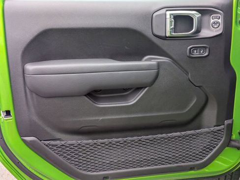 New 2025 Jeep Gladiator Sport image 11