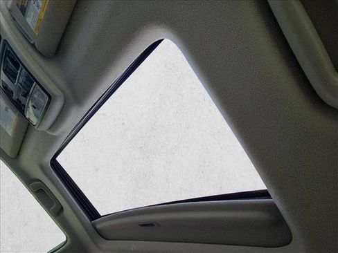 Used 2022 Toyota 4Runner SR5 Premium w/ Moonroof Package RWD image 16