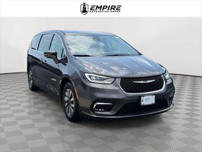 Used 2022 Chrysler Pacifica Touring-L