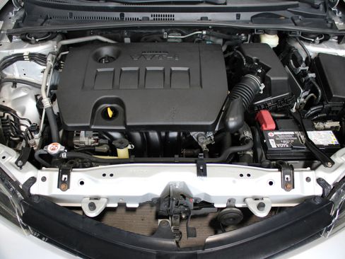 Used 2019 Toyota Corolla LE FWD image 32