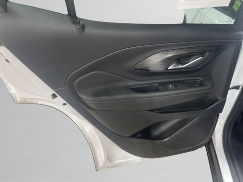 Used 2024 GMC Terrain SLT image 10