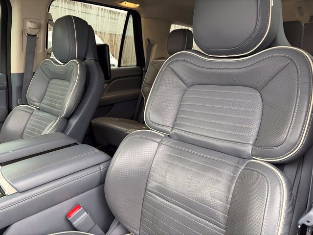 Used 2020 Lincoln Navigator Black Label w/ Cargo Convenience Package AWD/4WD image 13
