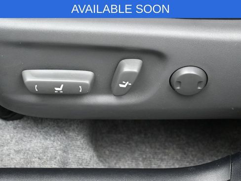 Used 2015 Toyota Prius Four w/ Deluxe Solar Roof Package FWD image 10