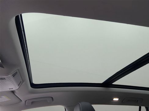 New 2026 Volkswagen Tiguan SE image 10