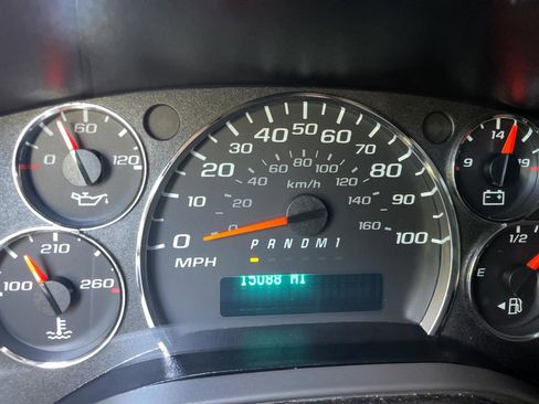 Used 2025 GMC Savana 3500 Extended RWD image 19