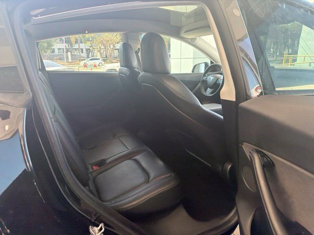 Used 2021 Tesla Model Y Long Range AWD/4WD image 13