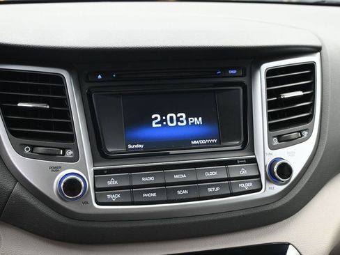 Used 2017 Hyundai Tucson Value AWD/4WD image 11