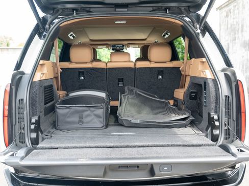 Certified 2025 Land Rover Range Rover Long Wheelbase SE AWD/4WD image 38