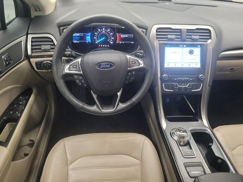 Used 2018 Ford Fusion SE w/ Fusion SE Technology Package FWD image 22
