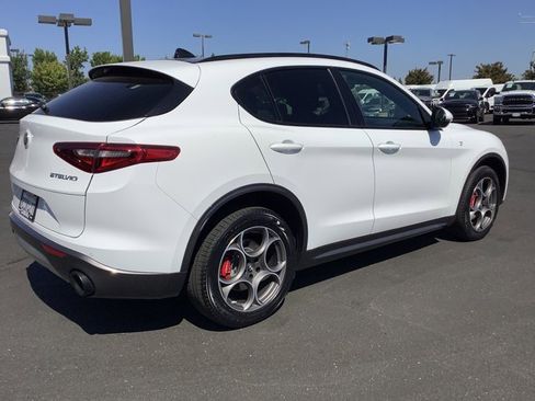 Used 2022 Alfa Romeo Stelvio Ti image 32