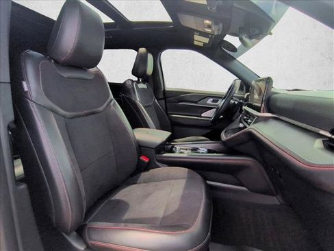Used 2025 Ford Explorer ST w/ Sun And Sound Package AWD/4WD image 22